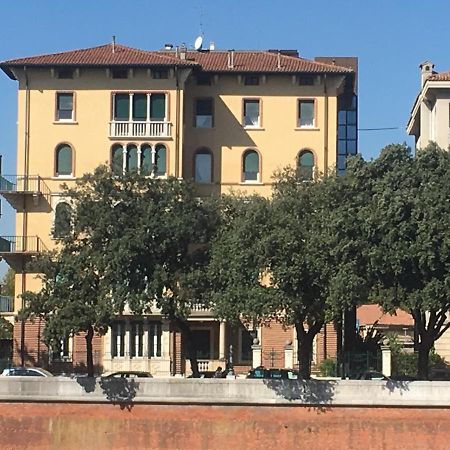 ヴェローナ Adige Penthouseアパートホテル エクステリア 写真
